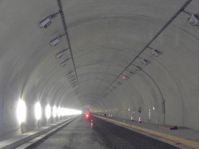 トンネル内部の写真