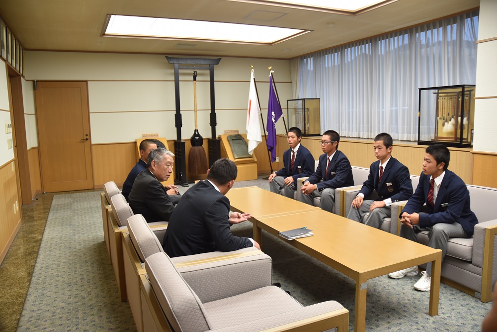 表敬訪問の様子