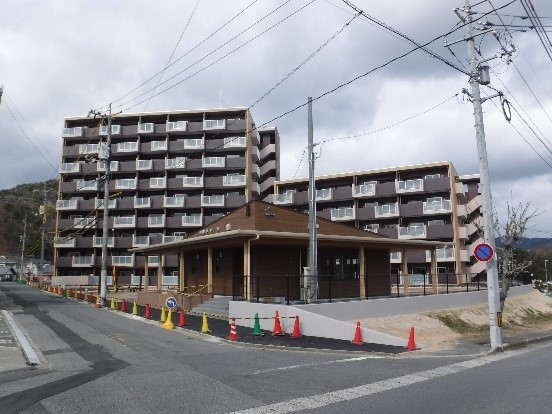 高層住宅と集会所