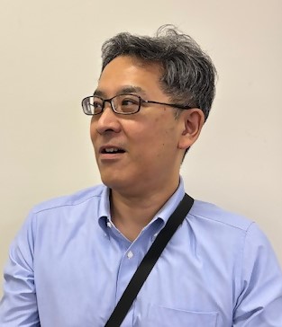 筆の里工房、主幹（学芸員）吉田さんの写真