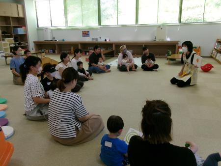 子育て支援センターでの活動風景画像