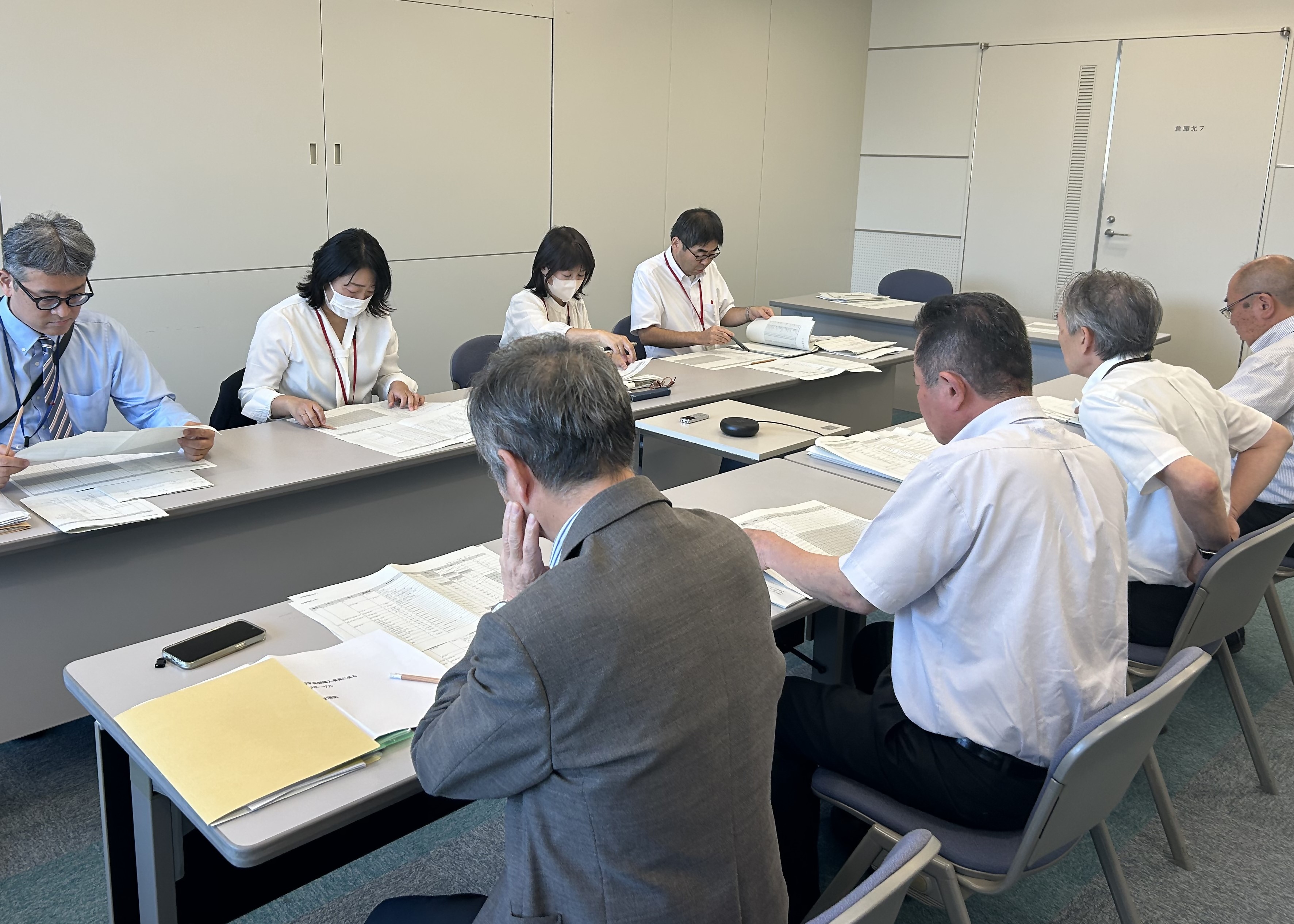 審査委員会審査風景